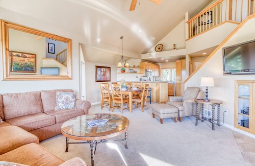 Century West Condo | Enjoy Deschutes River Views from Beautiful 2-Bedroom Mt. Bachelor Village Condo!