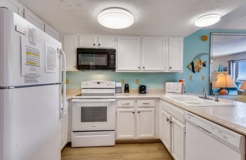 East End House | ENJOY GULF VIEWS from all three decks of this two bedroom townhome.