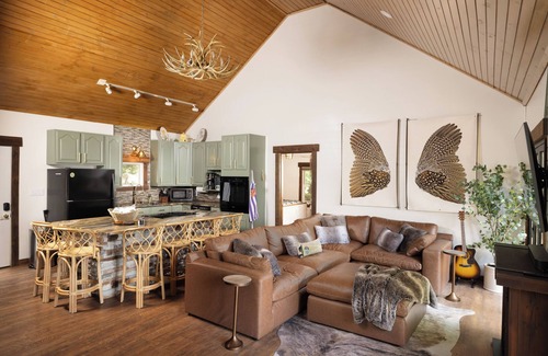 West Union House | Enjoy Lake Keowee with Private Sandy Beach, Dock, Water Toys, PWC & Boat options