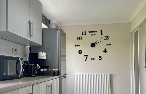 Highams Park House | Enjoy Lovely 4 bed Apartment With Garden