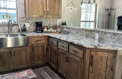 Jay Cabin | Enjoy our updated log cabin on central Grand Lake O’ The Cherokees!