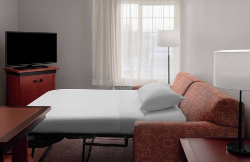 Snail Hotel | Enjoy Outdoor Firepit and Library at Cozy & Spacious Suite in Sunnyvale