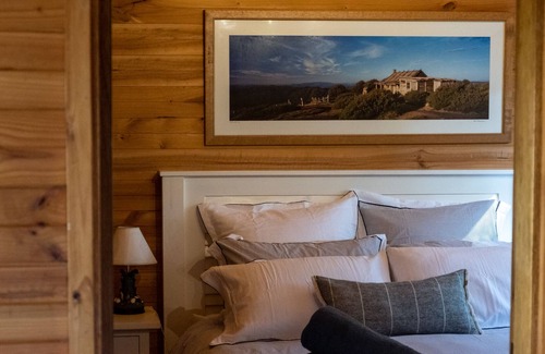 Kangaroo Valley Cabin | Enjoy outstanding views from this one bedroom cabin