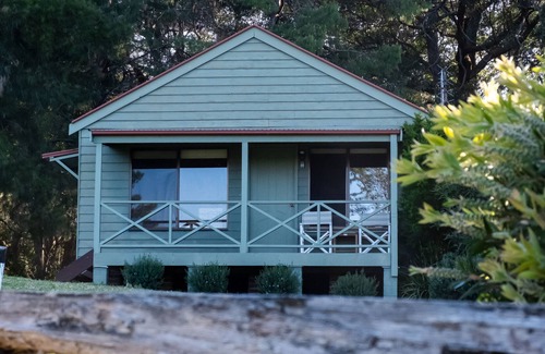 Kangaroo Valley Cabin | Enjoy outstanding views from this one bedroom cabin