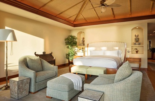 Kamuela Resort | Enjoy Pauoa Beach Club’s spa, gym, pool, and oceanfront privacy.