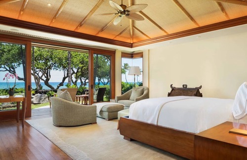 Kamuela Resort | Enjoy Pauoa Beach Club’s spa, gym, pool, and oceanfront privacy.