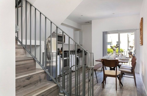 Downtown Los Angeles House | Enjoy Stylish 4BR Townhouse | Sleeps 8 + WiFi