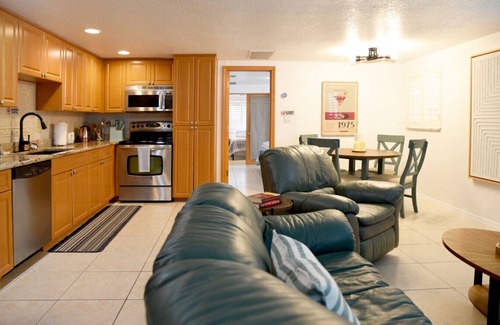 Port Richey House | Enjoy Sunset with Dolphin & Manatee