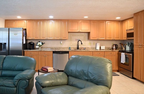 Port Richey House | Enjoy Sunset with Dolphin & Manatee