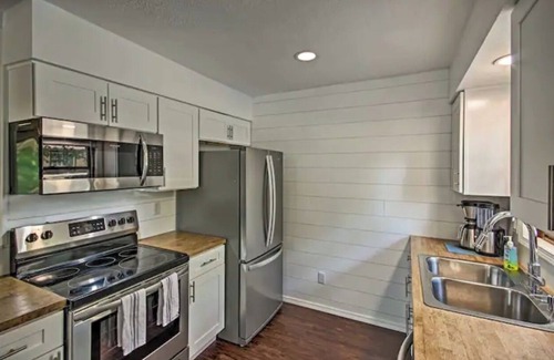 Bella Vista House | Enjoy Sunsets at 4BR retreat - family sized Golf Bike Hike Swim or Pickleball