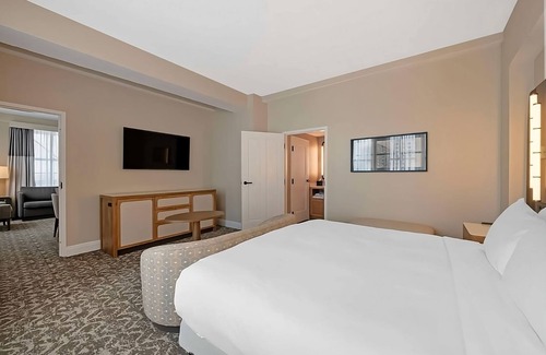 Downtown Tampa Hotel | Enjoy Tampa Views! Experience Luxury At its Finest