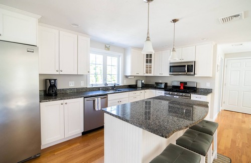 Cedar Bushes House | Enjoy the beach and all that Plymouth has to offer in luxury anytime of year!