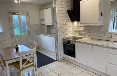 North End House | Enjoy the comfort of this house