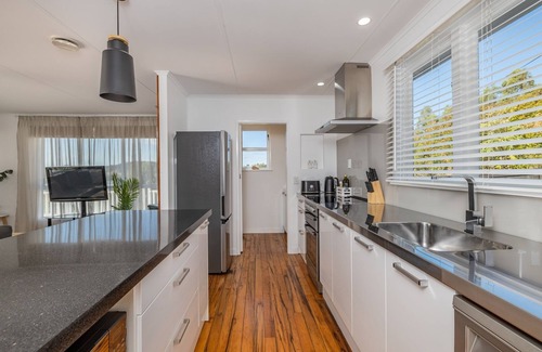 Kerikeri House | Enjoy the View - Kerikeri Holiday Home