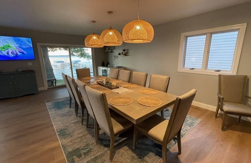 Clear Lake House | Enjoy this beach front lake home that boasts 66' of frontage with many amenities