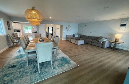 Clear Lake House | Enjoy this beach front lake home that boasts 66' of frontage with many amenities