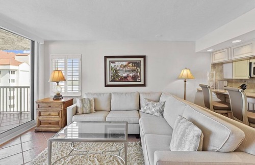 Park Shore Condo | Enjoy this bright 10th floor beachfront condo-CL10