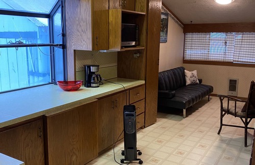 Weiser Cottage | Enjoy your comfy stay at Grandma's House near the Weiser River Trail