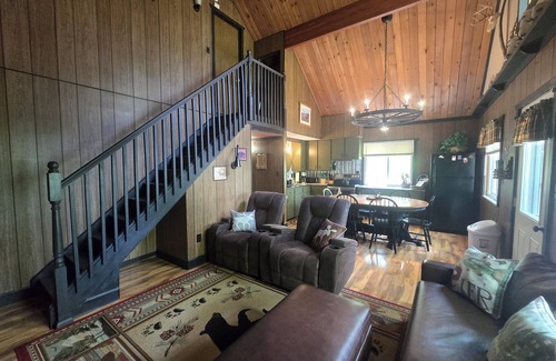 Johannesburg Ski Chalet | Enjoy your Getaway at the Peaceful Lakefront Chalet!