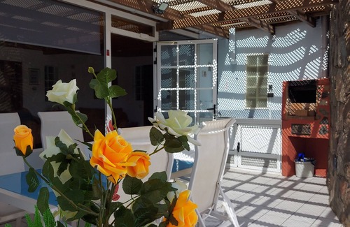 Tarajalillo House | Enjoy your Privacy in this 2-Bedroom Holiday Home in Bahía Feliz with Terrace