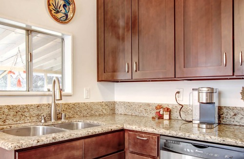 Monrovia House | Enjoy your stay at this unique Los Angeles based family-friendly private home.