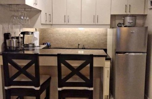 Las Pinas Condo | Enjoy your stay in Manila in this elegant fully furnished Condo with fiber WiFi