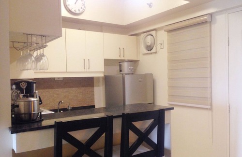 Las Pinas Condo | Enjoy your stay in Manila in this elegant fully furnished Condo with fiber WiFi