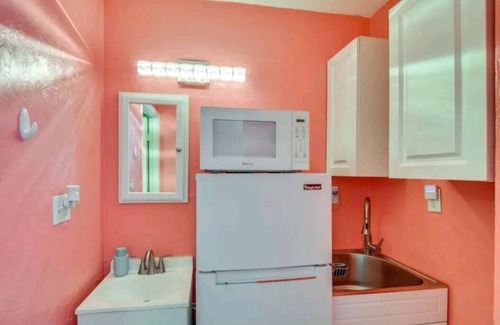 Bostwick Park Condo | Enjoy your very own beach retreat just steps away from the water!
