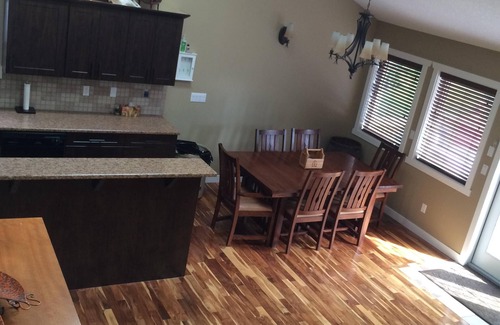 East Kootenay Cabin | Enjoy your visit in this beautiful, new, clean family and pet friendly cabin.