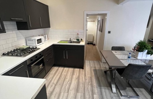 Glyndon Apartment | Enjoyable 2 Bedroom Apartment with Private Garden