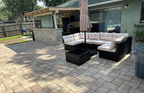 Plant City House | Enjoyable 3-bedroom house with wetbar and pool.