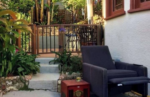 Berkeley Hills Apartment | Enjoyable an one bedroom unit with portable AC in the heart of North Berkeley