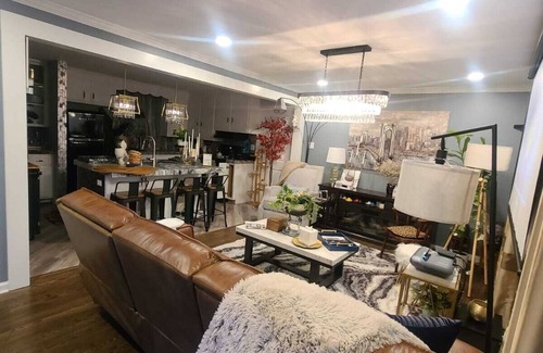 Antioch House | Enrene GreenHouseRomance