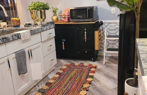 Antioch House | Enrene GreenHouseRomance