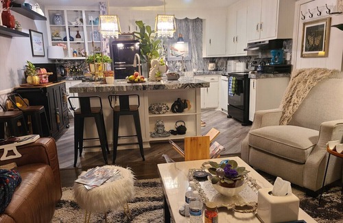 Antioch House | Enrene GreenHouseRomance