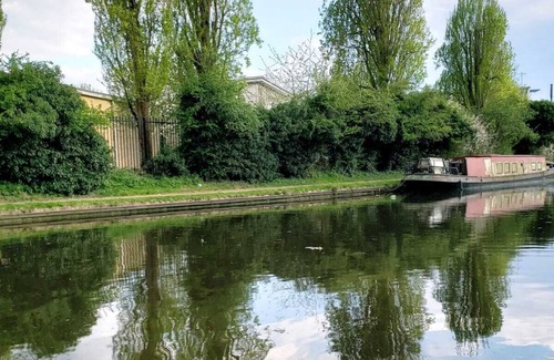 Southall Broadway House | Ensuite Room Near Beautiful River