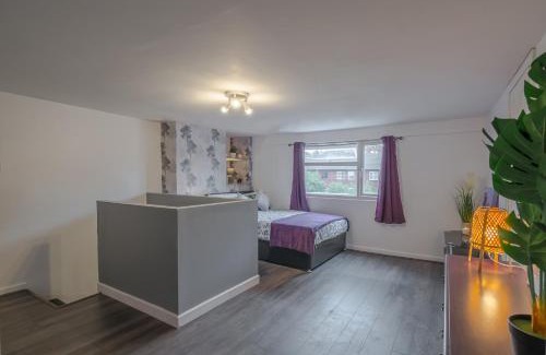 Dudley Apartment | Ensuite Studio with Kitchenette Dudley DY2