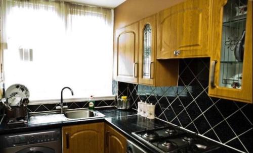 London City Centre Apartment | Ensuite With Kitchen Ext Large Room With Balcony in Zone 2