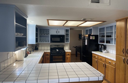 Paso Robles House | Entertainers delight-Pet's Welcome. Pool heated Memorial Day to Labor Day.