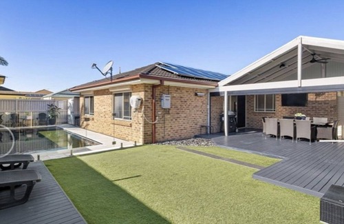 Woonona House | Entertainers Delight 4 bedroom house with pool