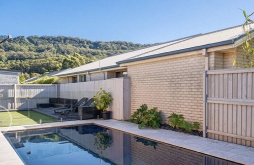 Woonona House | Entertainers Delight 4 bedroom house with pool