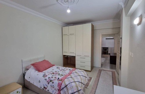 Bagcilar Apartment | Entire 1+1 Flat in Bagcilar Area, 10 min metro
