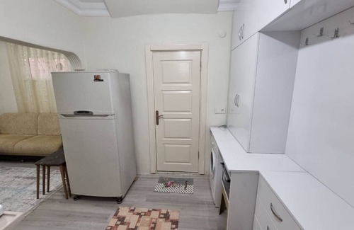 Bagcilar Apartment | Entire 1+1 Flat in Bagcilar Area, 10 min metro