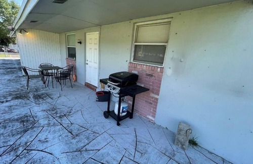 Hollywood House | entire 2/1 Apartment in duplex by hard rock casino