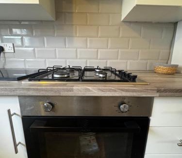 Canning Town Apartment | Entire 2 -Bed Flat 5 min Wembley Station Edgars Road Wembley Stadium West London