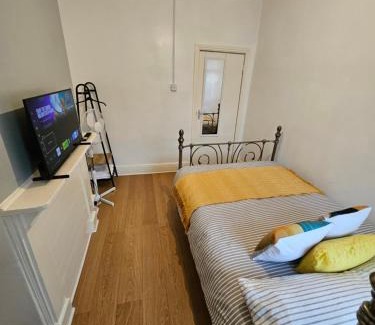 Riverside Apartment | Entire 2 Bedroom Apartment City Centre & Stadium