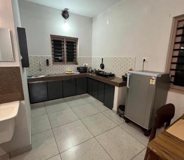 Kumbalam Apartment | Entire 2 Bhk Apartment