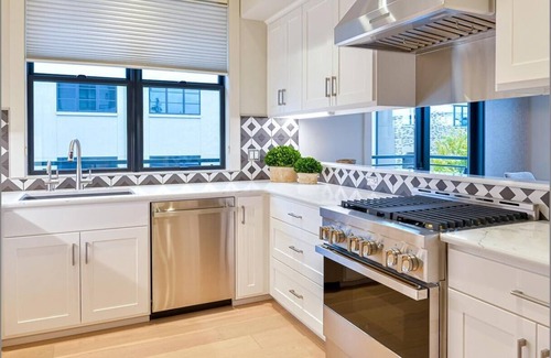 Ashland Cabin | Entire 2nd floor of Plaza North with 3 separate suites each with its own kitchen and bedrooms.