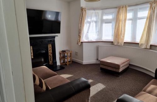 St. Michael's House | Entire 3 bedroom home with Parking in Welling, London, UK