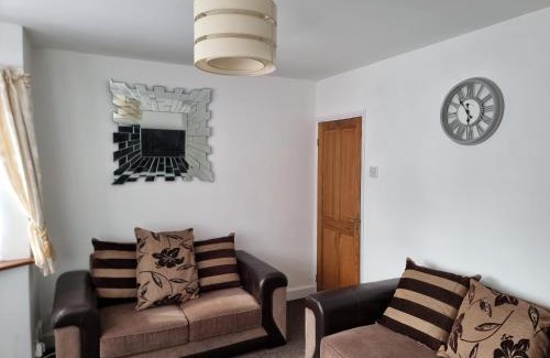 St. Michael's House | Entire 3 bedroom home with Parking in Welling, London, UK